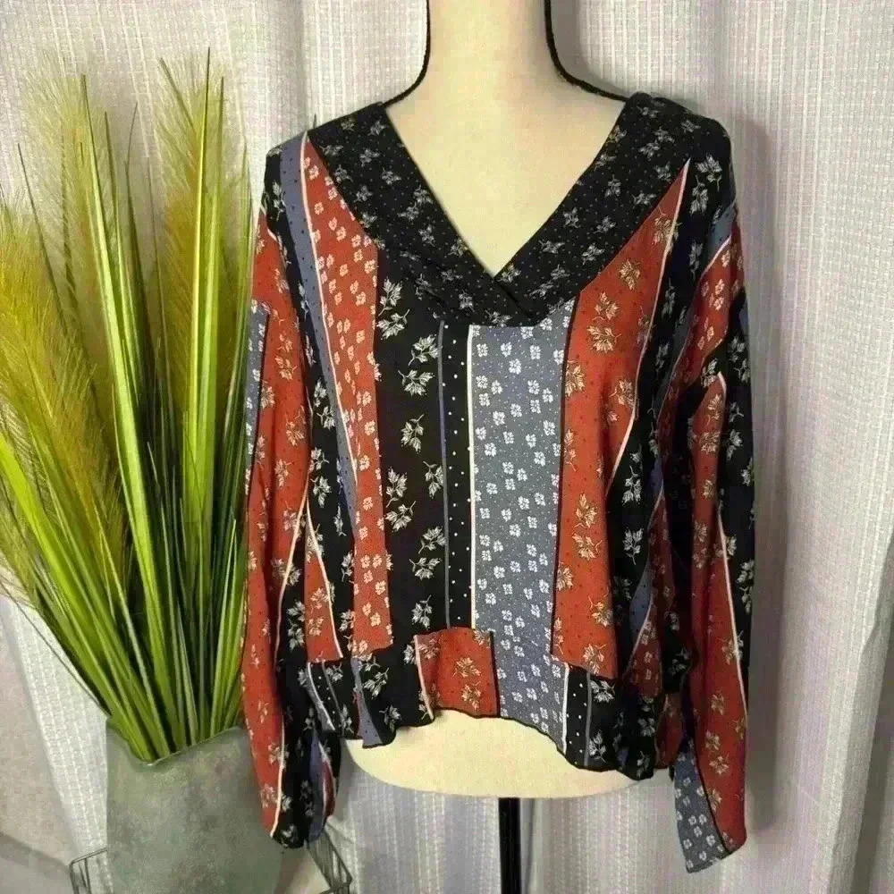 Others Follow Women’s M V-Neck Color Block Wide Long Sleeve Ruffle Hem Tunic Top